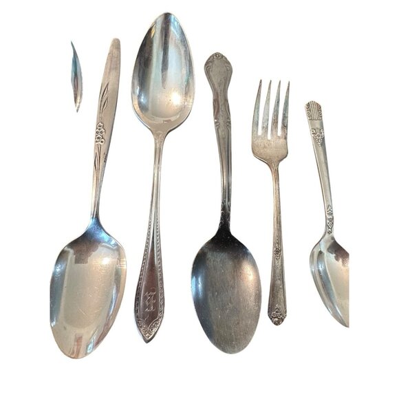 Vintage Mixed Lot Silverplated and Stainless Silverware Assorted Lot of 8 - Picture 4 of 13